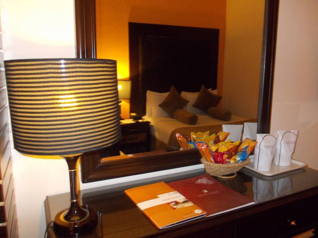 Smart Hotel Λαχόρη Δωμάτιο φωτογραφία